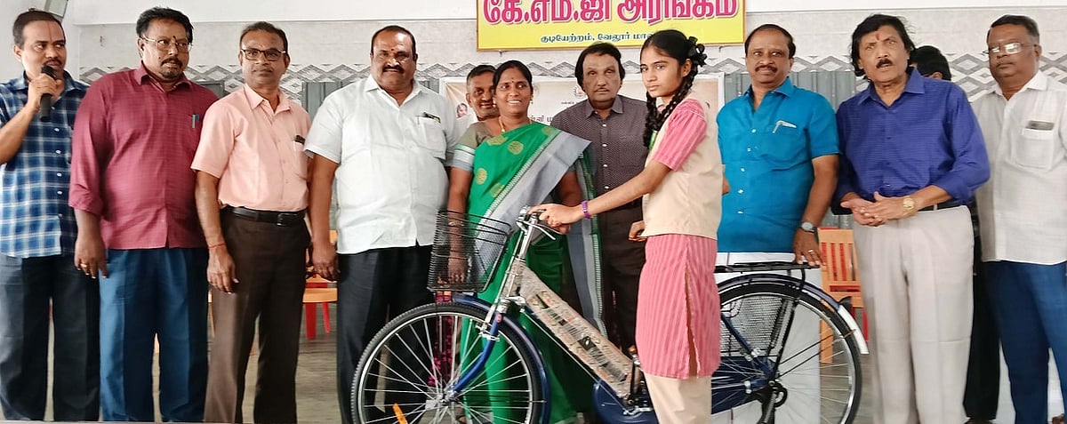 விலையில்லா மிதிவண்டிகள் அளிப்பு