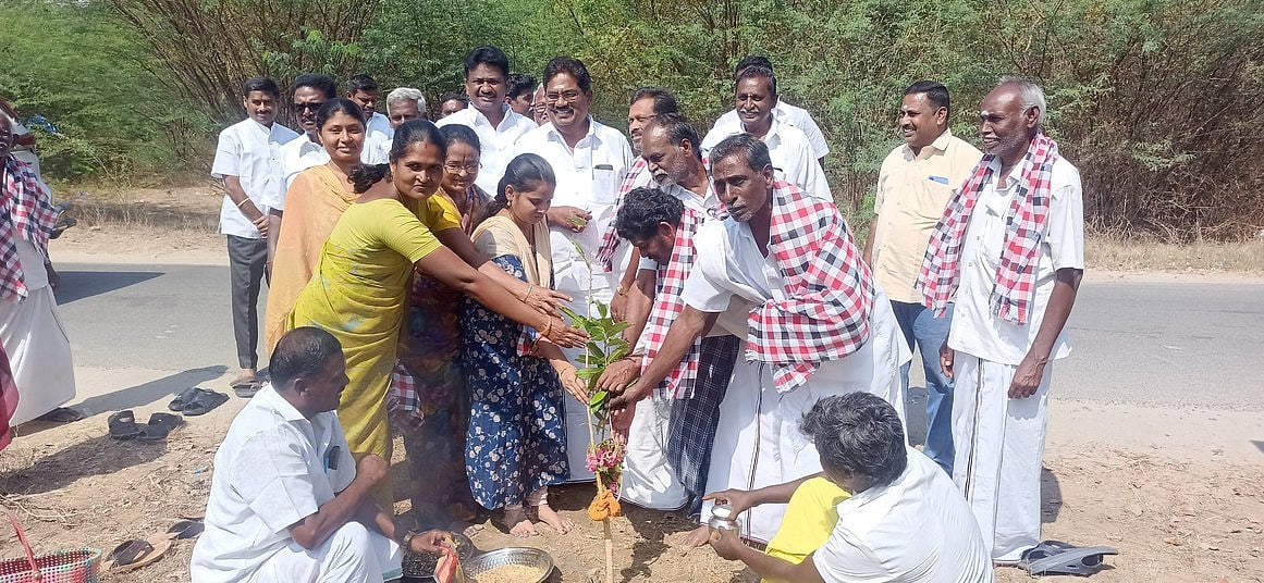 வளா்ச்சித் திட்டப் பணிகளுக்கு பூமிபூஜை