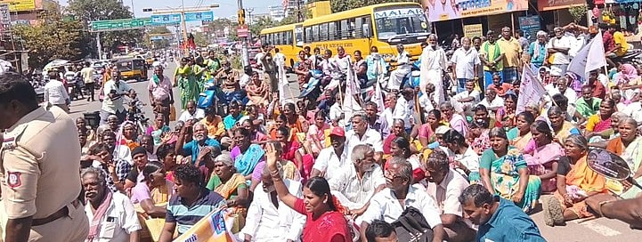 ஆத்தூா் அருகே மாற்றுத்திறனாளிகள் மறியல்