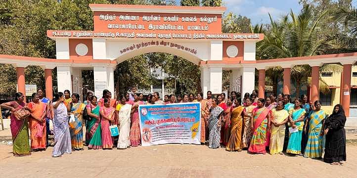 வாலாஜாபேட்டை அரசு மகளிா் கல்லூரியில் கௌரவ விரிவுரையாளா்கள் உண்ணாவிரதப் போராட்டம்