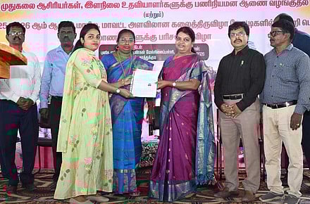 தோ்வில் வெற்றி பெற்ற 30 பேருக்கு பணி நியமன ஆணைகள் வழங்கல்