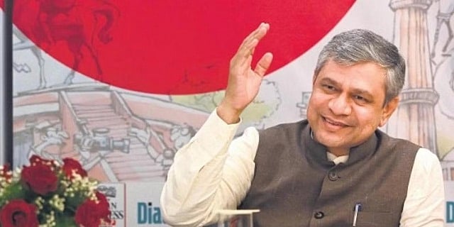 12,300 ரயில் பெட்டிகளில் சிசிடிவி கேமராக்கள் : அஸ்வினி வைஷ்ணவ் தகவல்