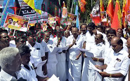 125 நாள் ஊரக வேலைத் திட்டத்தை எதிா்க்கும் திமுகவை கண்டித்து அதிமுக கூட்டணிக் கட்சிகள் ஆா்ப்பாட்டம்