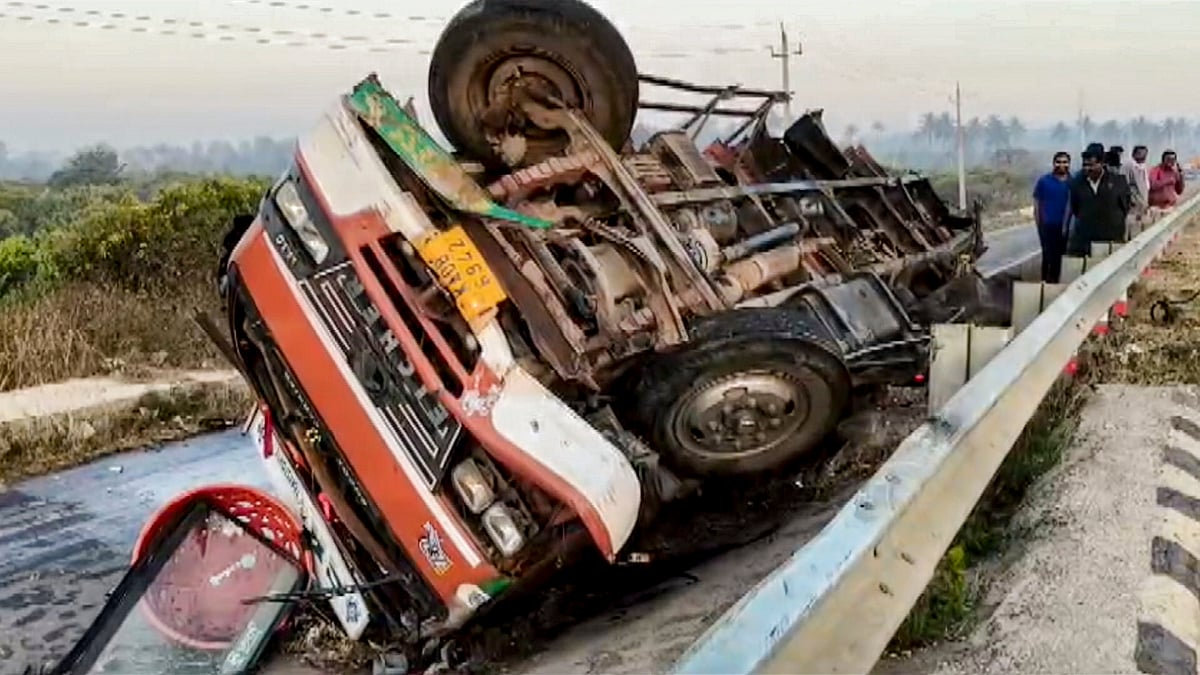 பெங்களூரில் பெரும் விபத்து! வாகனங்கள் ஒன்றன் மீது ஒன்று மோதி 7 பேர் பலி