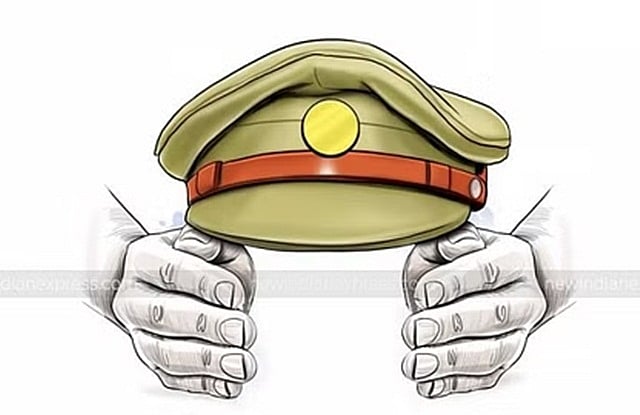 பாலியல் தொழில் தடுப்புப் பிரிவு ஆய்வாளா் வீட்டில் சோதனை