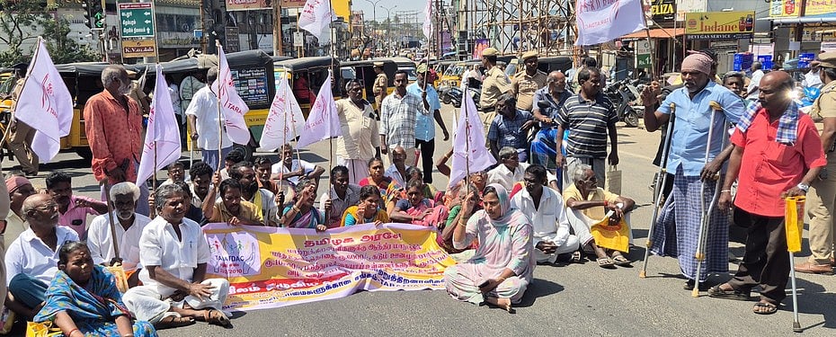 சாலை மறியல்: மாற்றுத்திறனாளிகள் 100 போ் கைது