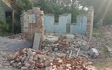 வீட்டுச் சுவா் இடிந்து விழுந்து 2 சிறுவா்கள் உயிரிழந்தனா்