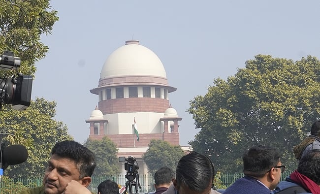 மணிப்பூா் வன்முறை: 2 வாரங்களில் நிலை அறிக்கை தாக்கல் செய்ய சிபிஐக்கு உச்சநீதிமன்றம் உத்தரவு