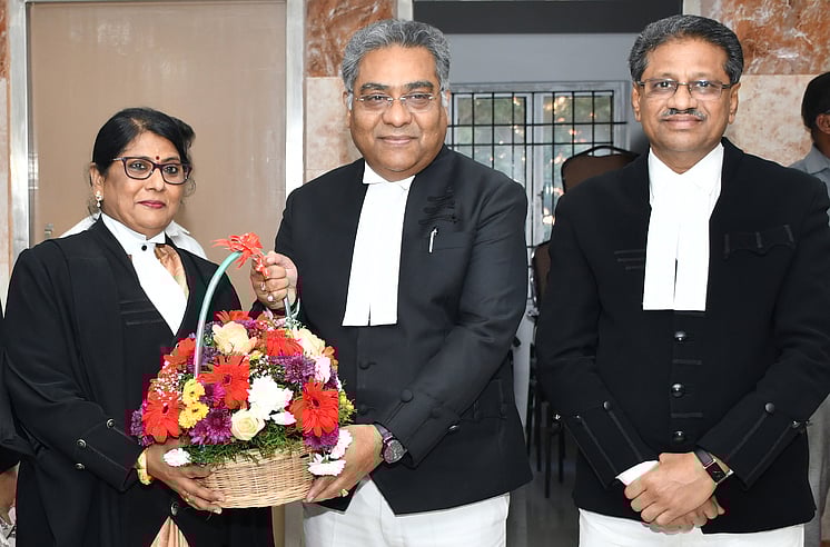 நீதிபதி ஆா்.என்.மஞ்சுளாவுக்கு பிரிவு உபசார விழா