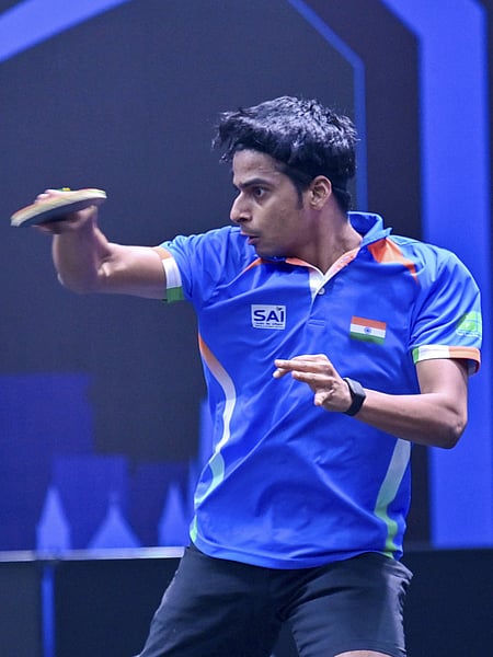 காலிறுதிக்கு முந்தைய சுற்றில்  சத்தியன், மனுஷ், ஸ்நேஹித்