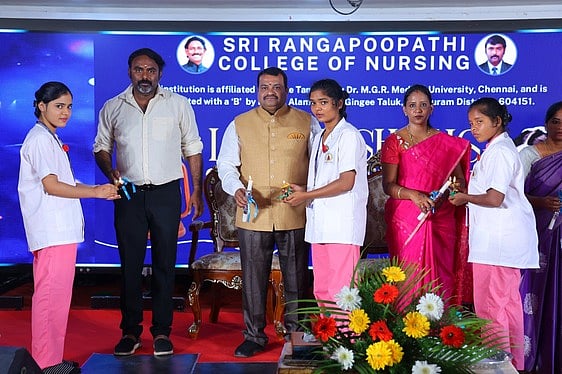 ஸ்ரீரங்கபூபதி செவிலியா் கல்லூரியில் விளக்கு ஏற்றும் விழா