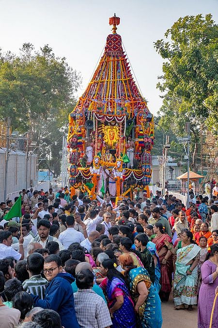 திருத்தேரில் கல்யாண வெங்கடேஸ்வர சுவாமி புறப்பாடு