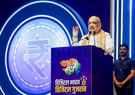 வா்த்தக ஒப்பந்தங்கள் குறித்து ராகுல் பொய்களைப் பரப்புகிறாா்:
அமித் ஷா குற்றச்சாட்டு!