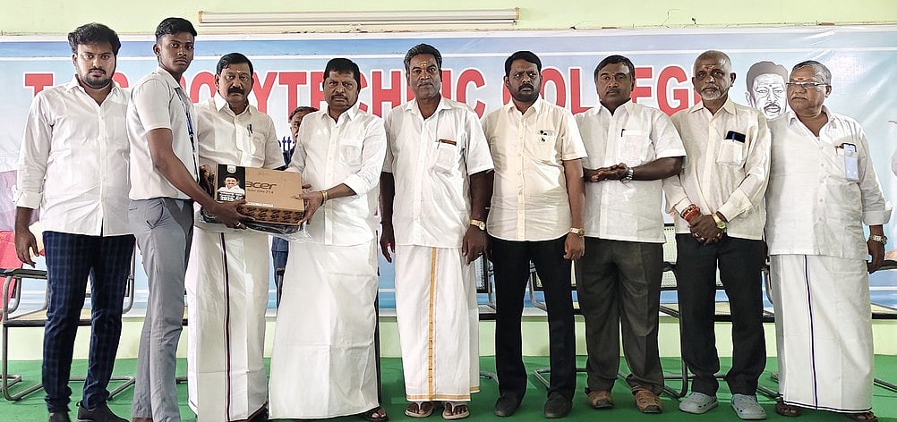 வேலை வாய்ப்பை அள்ளித் தரும் குடிமுறை பொறியியல் கல்வி:
கும்மிடிப்பூண்டி எம்எல்ஏ