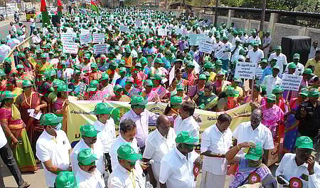 தேவேந்திர குல வேளாளா்கள் ஆா்ப்பாட்டம்