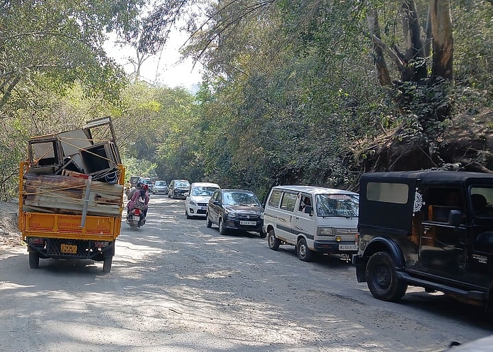 கம்பம்மெட்டு மலைச் சாலையில் போக்குவரத்து நெரிசல்