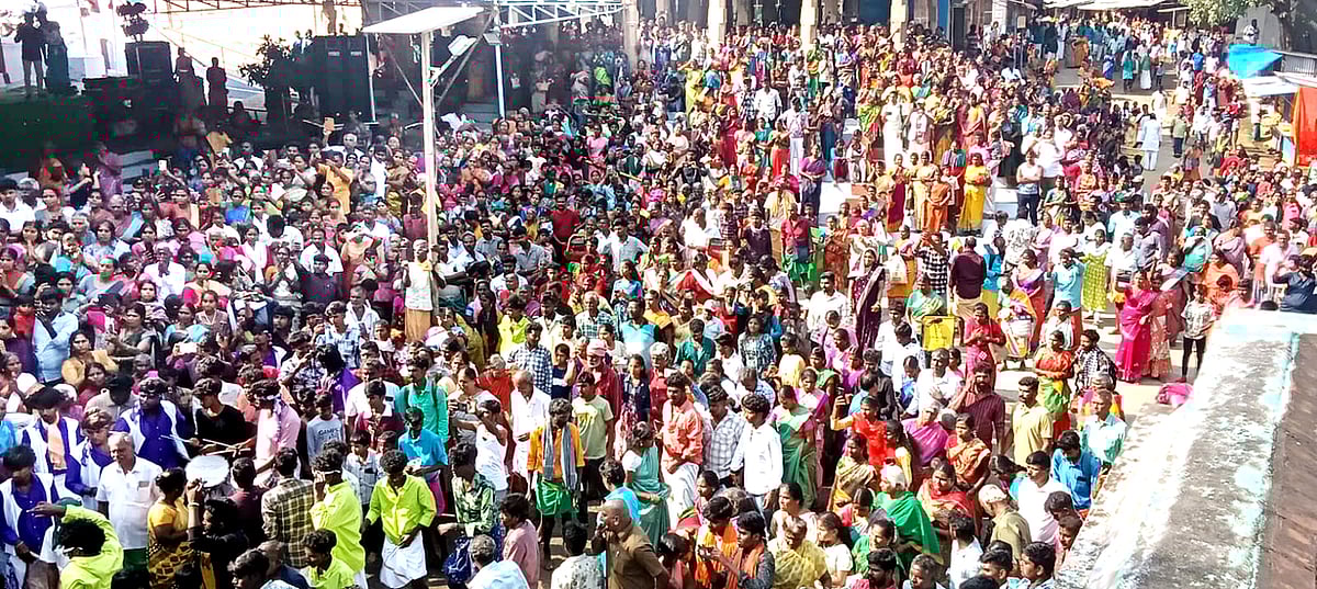 மகா சிவராத்திரி விழாவைக் கொண்டாட திருமூா்த்திமலையில் திரண்ட பக்தா்கள்