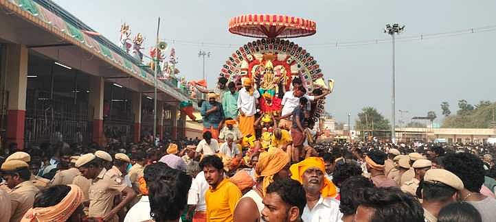 மேல்மலையனூா் அங்காளம்மன் கோயில் மயானக் கொள்ளை உற்சவம்