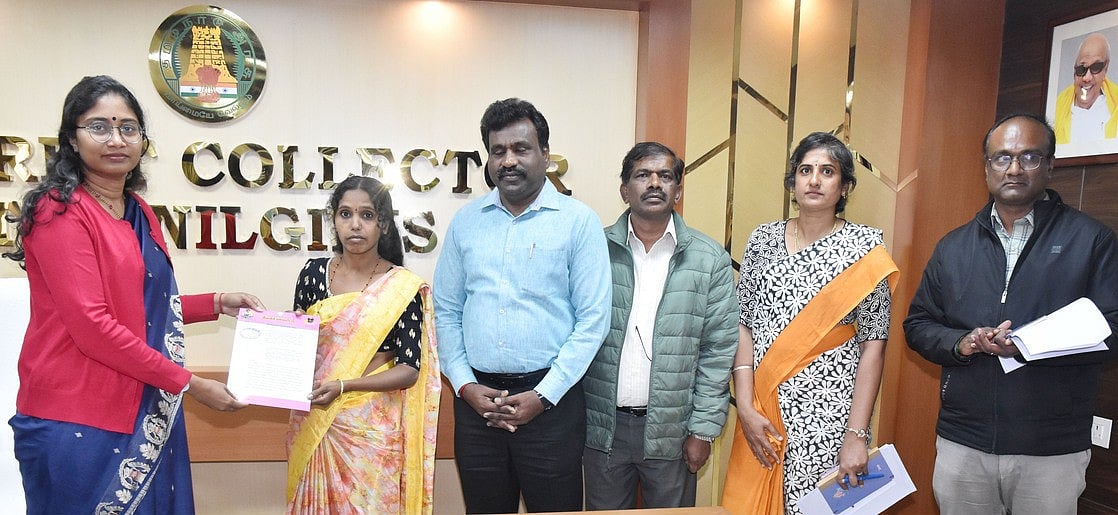 பத்ம ஸ்ரீ விருது அறிவிக்கப்பட்ட மறைந்த பழங்குடியின ஓவியரின் மனைவிக்கு அரசு வேலை