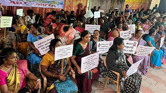 பேராசிரியா்கள் உள்ளிருப்புப் போராட்டம்