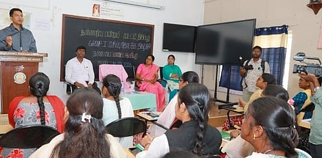 குரூப்-1 தோ்வுக்கான இலவசப் பயிற்சி வகுப்பு - திருப்பூரில் ஆட்சியா் தொடங்கிவைத்தாா்