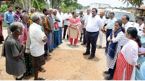 வனப்பகுதி மலைக் கிராமங்களுக்கு தாா் சாலைகள்