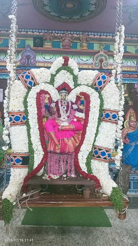 நூக்காளம்மன் கோயிலில் ஊஞ்சல் சேவை