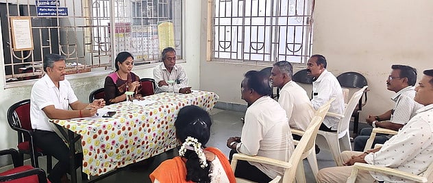 நெடுங்காடு தொகுதி வளா்ச்சித் திட்ட பணிகள் குறித்து ஆலோசனை