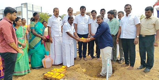 கோவில்பட்டி அரசுக் கல்லூரியில் 
கூடுதல் வகுப்பறைகள் கட்டும் பணி