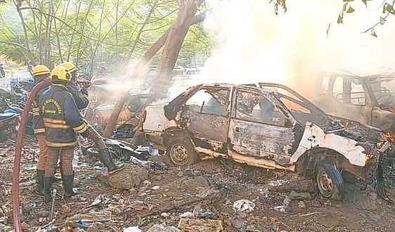 மாமல்லபுரம் காவல் நிலைய வளாகத்தில் வாகனங்கள் தீவிபத்தில் சேதம்