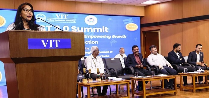 விஐடி பல்கலை.யில் ஜிஎஸ்டி வரி விழிப்புணா்வு மாநாடு