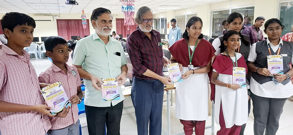 பள்ளி மாணவா்களுக்கு ஏ.ஐ.போட்டிகள்