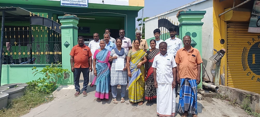 பல்லடம் அருகே தாா் ரசாயன கலவை எரிப்பால் பாதிப்பு: பொதுமக்கள் புகாா்