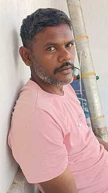 எருதாட்டத்தின்போது காளை முட்டியதில் நெசவுத் தொழிலாளி உயிரிழப்பு; 10 போ் காயம்