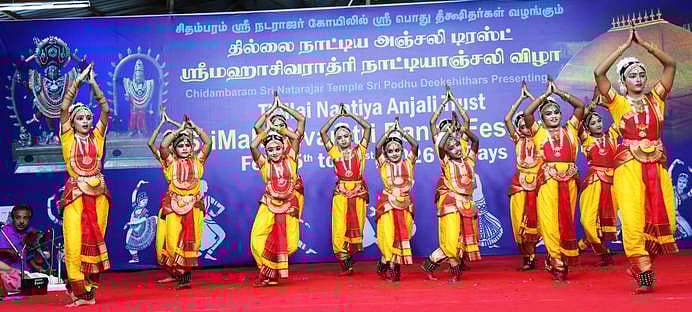 சிதம்பரம் நாட்டியாஞ்சலி: மாணவிகள் பரத நாட்டியம்