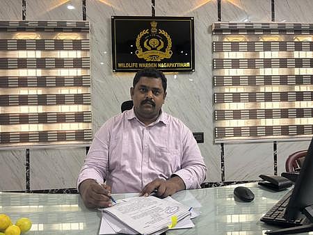 ஆமைகளை விடுவிக்கும்போது வலைகள் சேதமடைந்தால் நிவாரணம்: மாவட்ட வனத்துறை அலுவலா்