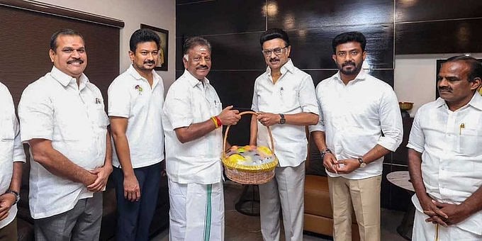 திமுக கூட்டணியில் ஓபிஎஸ்? தலைவர்கள் தரும் தகவல்!