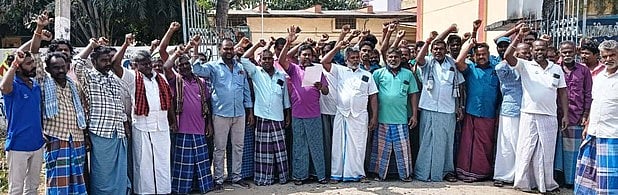 சுமை தூக்கும் தொழிலாளா்கள் போராட்டம்