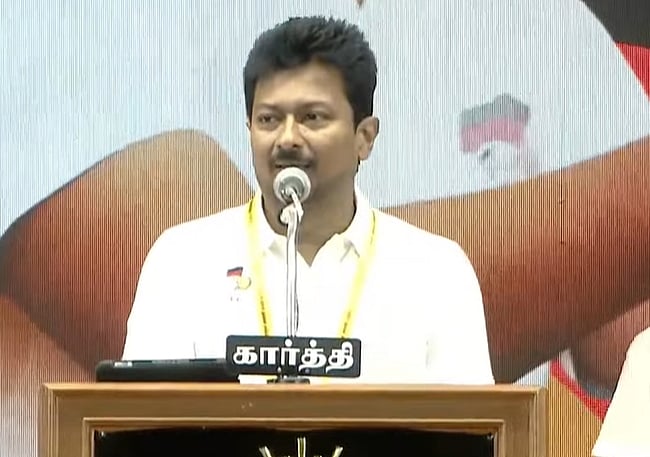 குழந்தைகளுக்கு தமிழ் பெயா் சூட்ட வேண்டும் : உதயநிதி ஸ்டாலின்