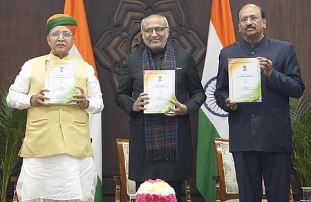 அரசமைப்பின் மாநில மொழியாக்கத்தால் விழிப்புணா்வு பெருகும்: சி.பி. ராதாகிருஷ்ணன்