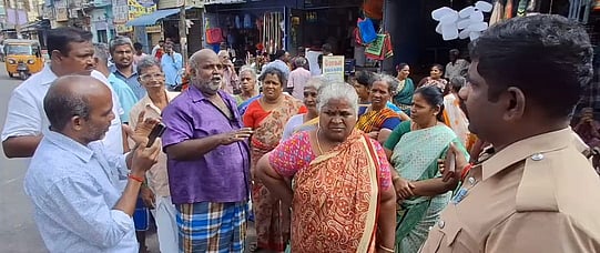 ரேஷன் கடையை திறக்கக் கோரி சாலை மறியல் முயற்சி