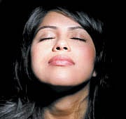 ஆயுள்காக்கும் ஆயுர்வேதம்: மாதவிடாய்க் காலத்தில் வயிற்று வ... தீர்வு கிடைக்குமா?