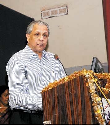 திரைக்கதிர்: மீண்டும் "சிவப்பு ரோஜாக்கள்'