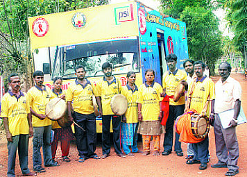 விழிப்புணர்வு: கொடி​கட்​டும் இள​வட்​டம்!