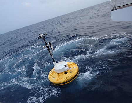 புயலுடன் பயணித்து தகவல்களைத் தரும் நவீன சாதனம்