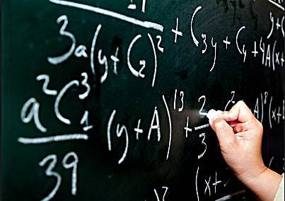 கடினமான கணித பொதுத் தேர்வுகள்: மாணவர்கள் மீது தொடுக்கப்படும் வன்முறையா?