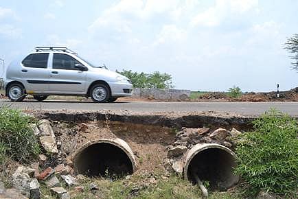 விருதுநகர்-அழகாபுரி சாலையில் இடிந்த பாலங்களைச் சரி செய்ய நடவடிக்கை எடுக்கப்படுமா?