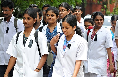 தனியார் மருத்துவக் கல்லூரி மாணவர்களுக்கும் பயிற்சிக்கால ஊதியம்: இந்திய மருத்துவ கவுன்சில் அறிவிப்பு!