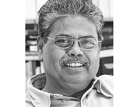 நேர்காணல்... மொழியைக் கடத்தும் எழுத்தாளன்!