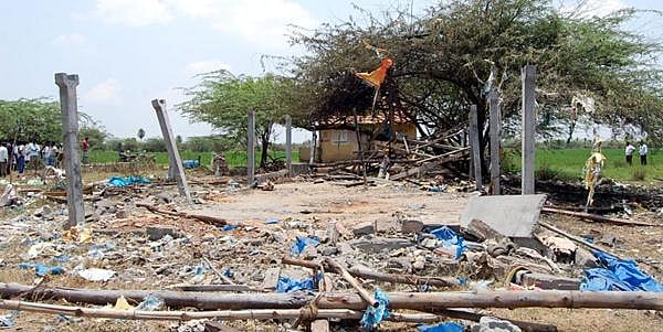 கடலூர் அருகே பட்டாசு ஆலையில் வெடி விபத்து 3 பேர் பலி, 5 பேர் படுகாயம்